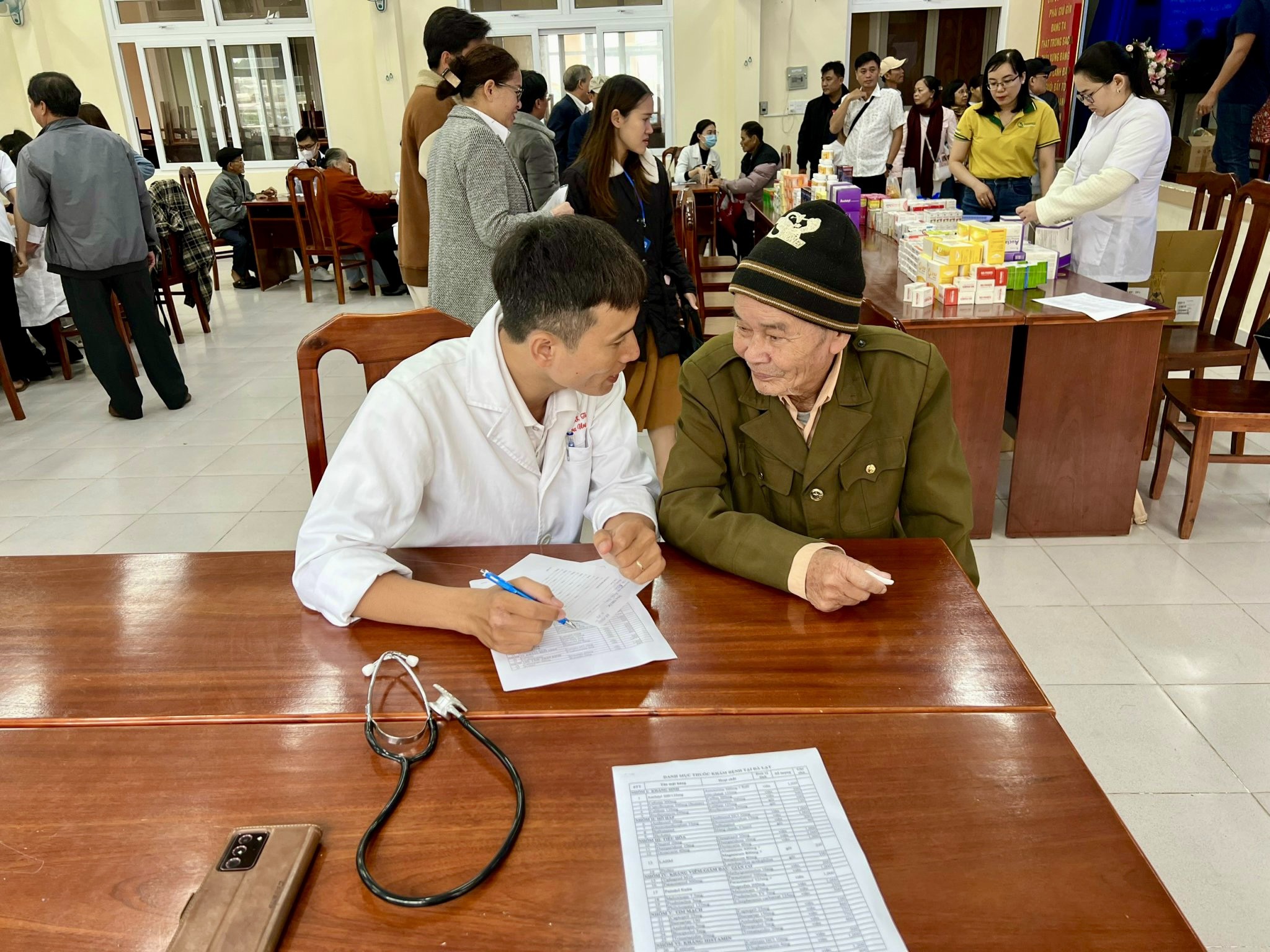 "HÀNH TRÌNH KẾT NỐI YÊU THƯƠNG" TIPHARCO CẤP PHÁT 200 PHẦN THUỐC MIỄN PHÍ CHO NGƯỜI DÂN CÓ HOÀN CẢNH KHÓ KHĂN TẠI PHƯỜNG 7, TP. ĐÀ LẠT, TỈNH LÂM ĐỒNG