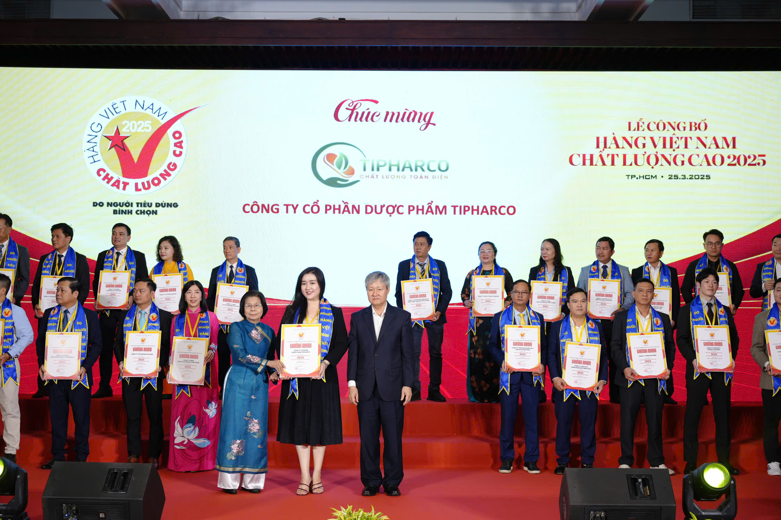 TIPHARCO VINH DỰ ĐÓN NHẬN DANH HIỆU HÀNG VIỆT NAM CHẤT LƯỢNG CAO NĂM 2025